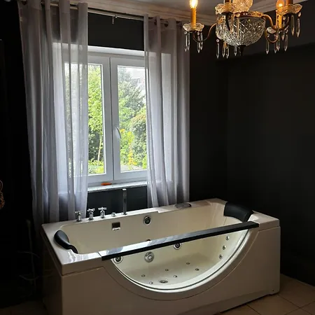 Gemuetlicher Oase Mit Eigenen Bad In Zentrale, Jedoch Ruhige Lage Konukevi 3*